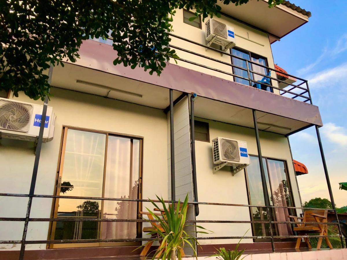 โรงแรมแสนดีเพลส เมาเท่นวิว จอมทอง Exterior foto