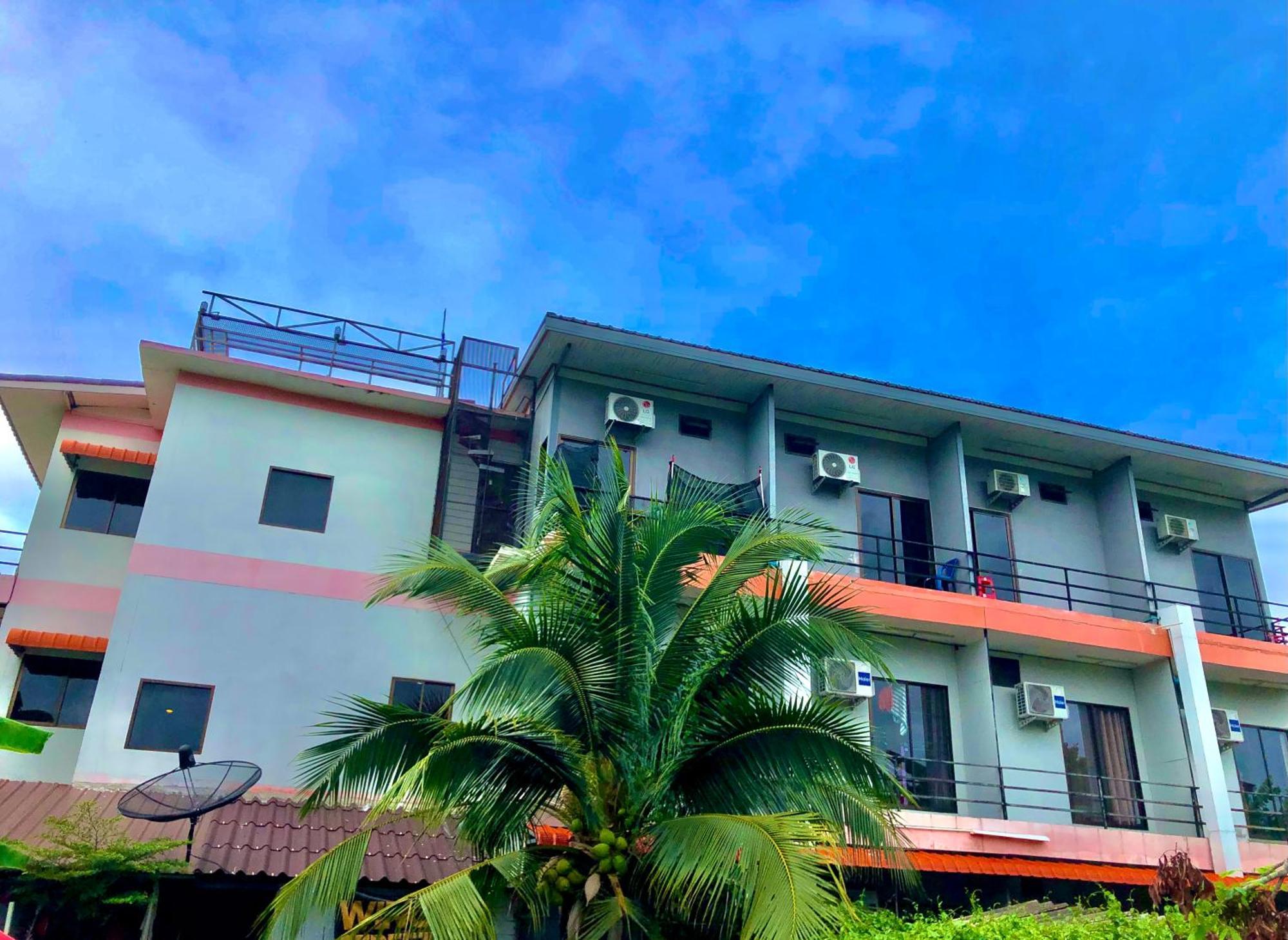 โรงแรมแสนดีเพลส เมาเท่นวิว จอมทอง Exterior foto