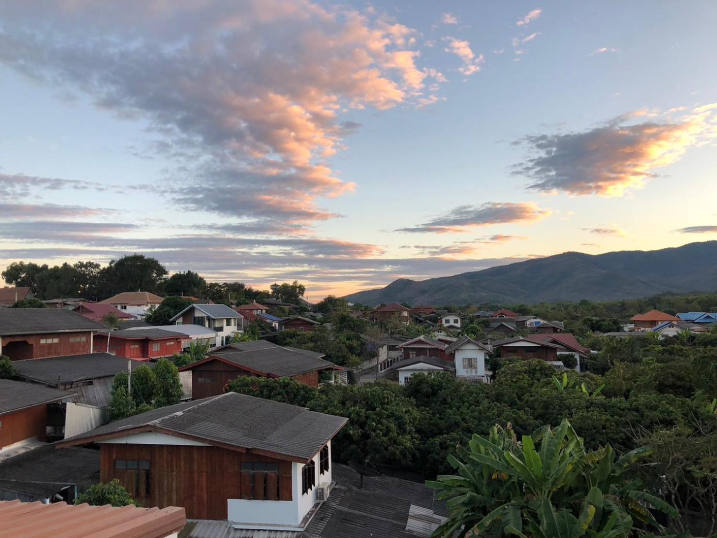 โรงแรมแสนดีเพลส เมาเท่นวิว จอมทอง Exterior foto